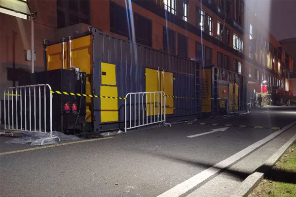 宜兴柴油发电机组的输出电压是如何调节的？