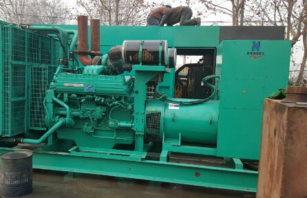 宜兴发电机组如何判断水冷式机油散热器内部是否需要清洗？